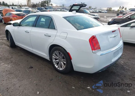 2016 Chrysler 300C z USA, uszkodzony, nr VIN 2C3CCAEG3GH175529